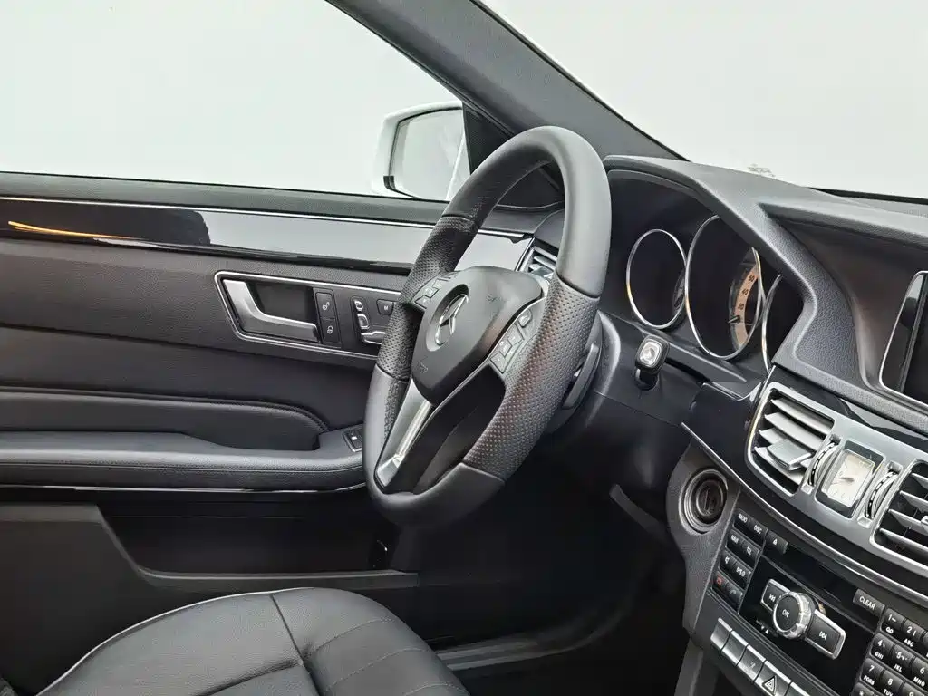Mercedes-Benz E-Class — миниатюра 22