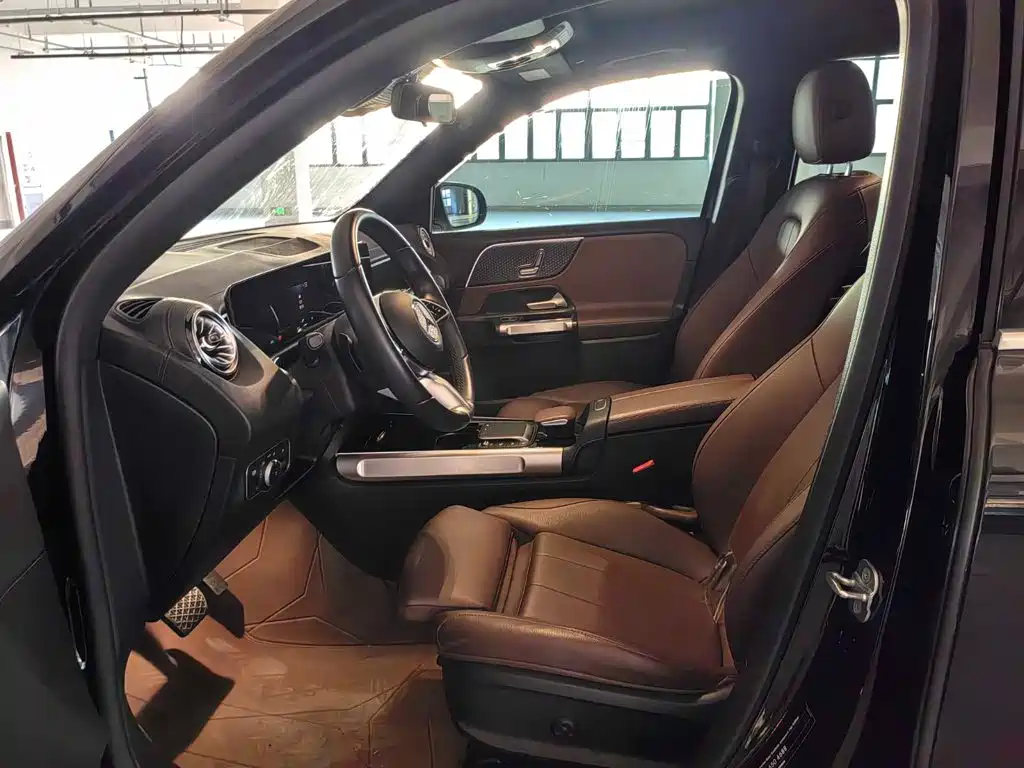 Mercedes-Benz GLB — миниатюра 8