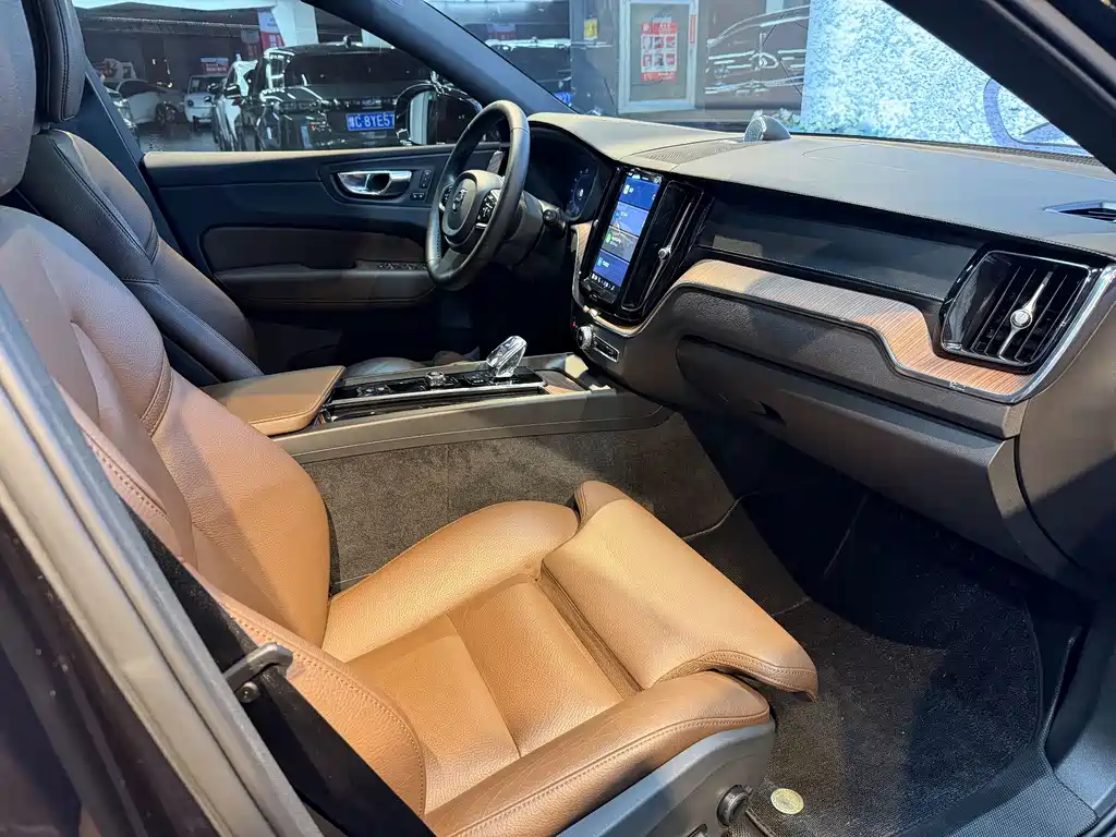 Volvo XC60 — миниатюра 11
