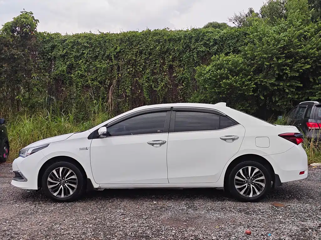 Toyota Corolla Hybrid — миниатюра 3
