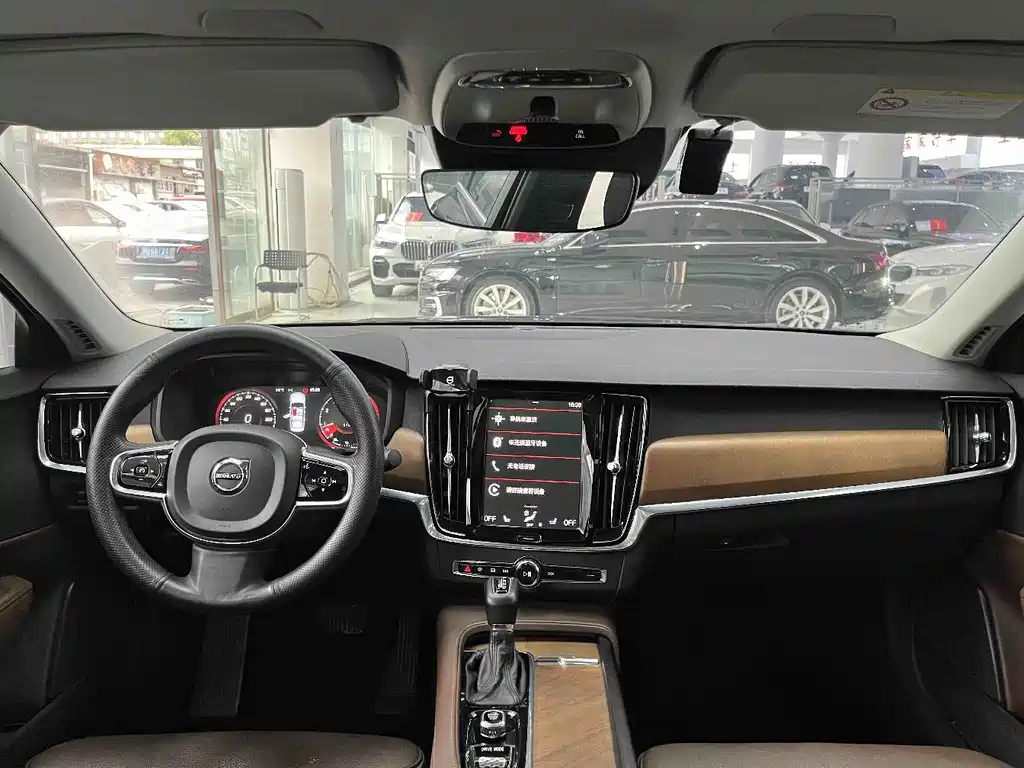 Volvo S90 — миниатюра 5