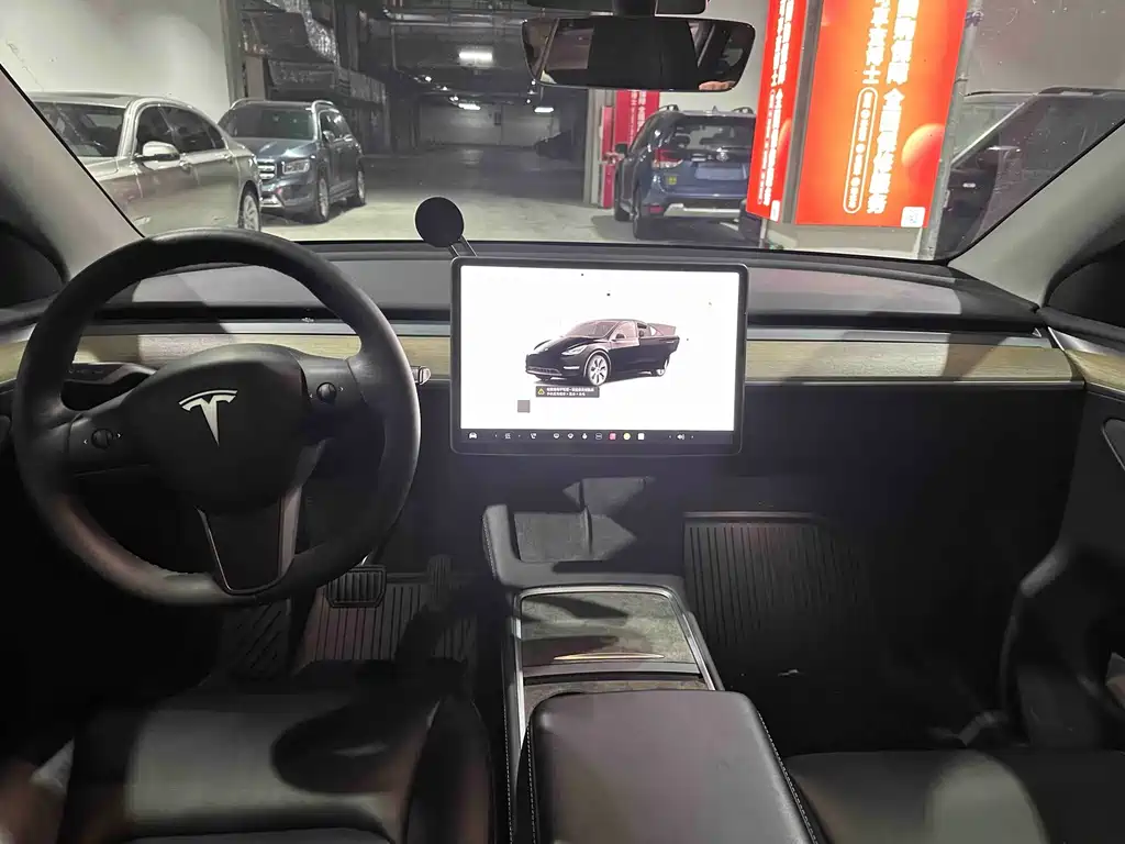 Tesla Model Y — миниатюра 8