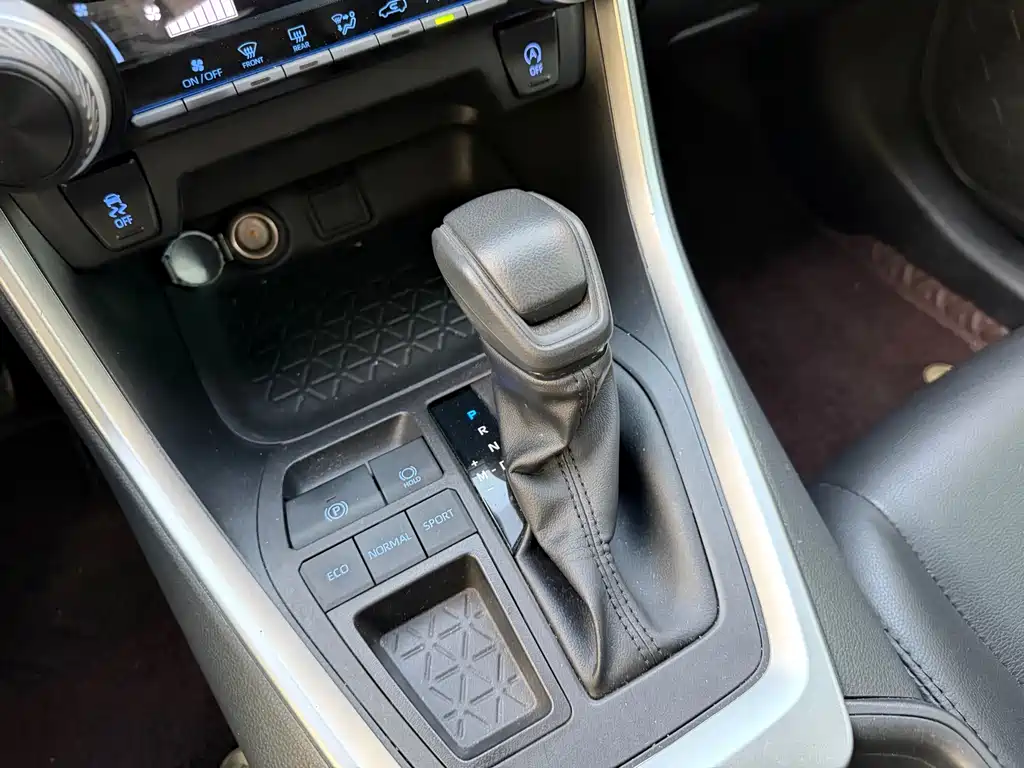 Toyota RAV4 — миниатюра 18
