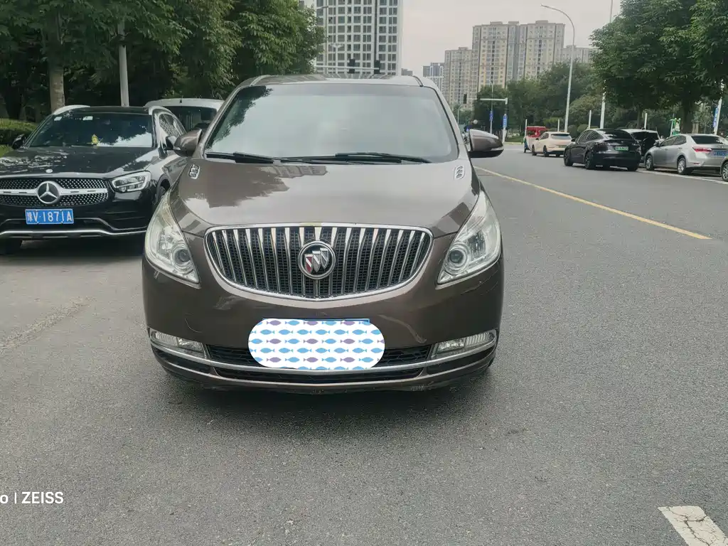 Buick GL8 — миниатюра 2