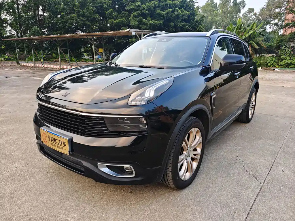 Lynk & Co 01