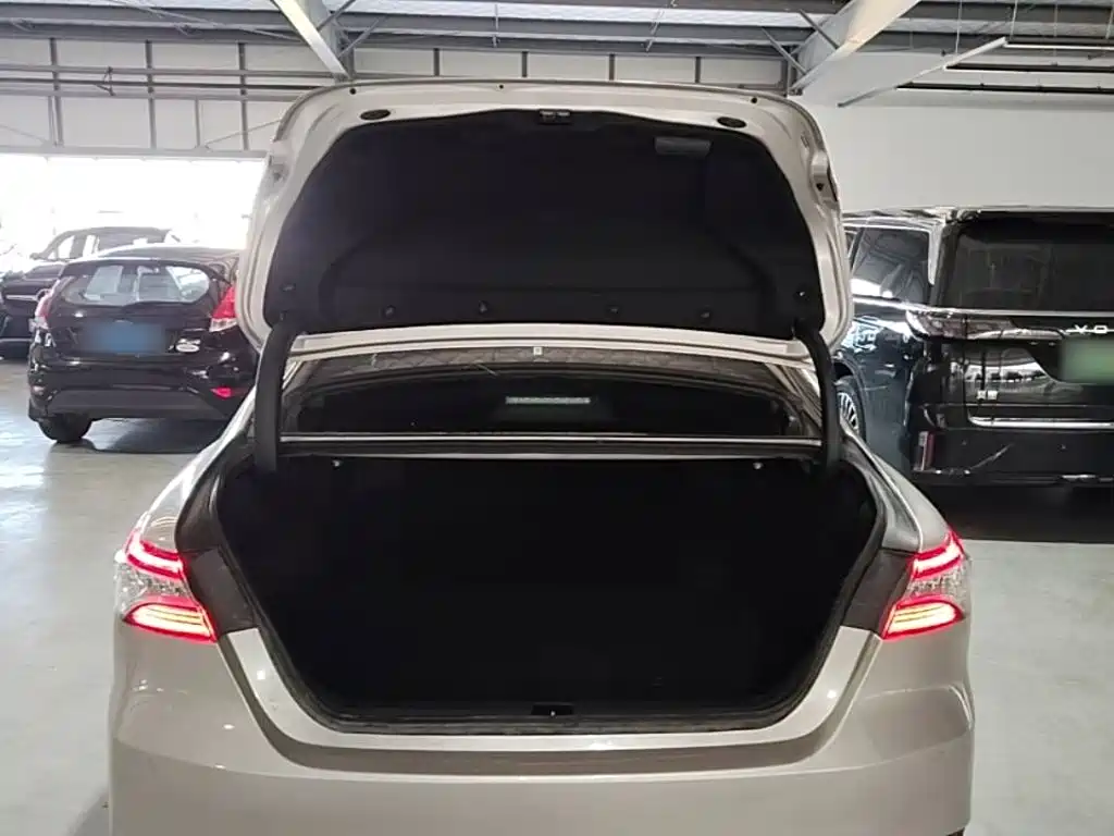 Toyota Camry — миниатюра 19