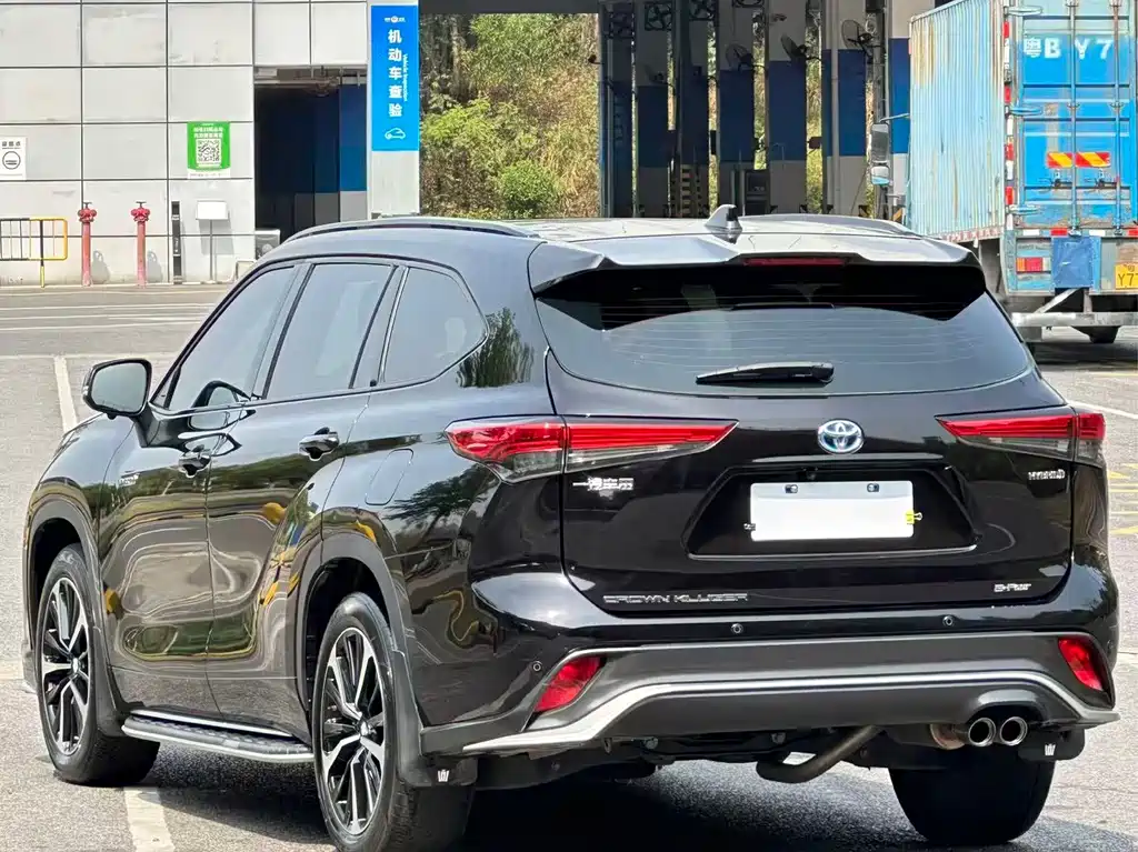 Toyota Crown Kluger — миниатюра 17