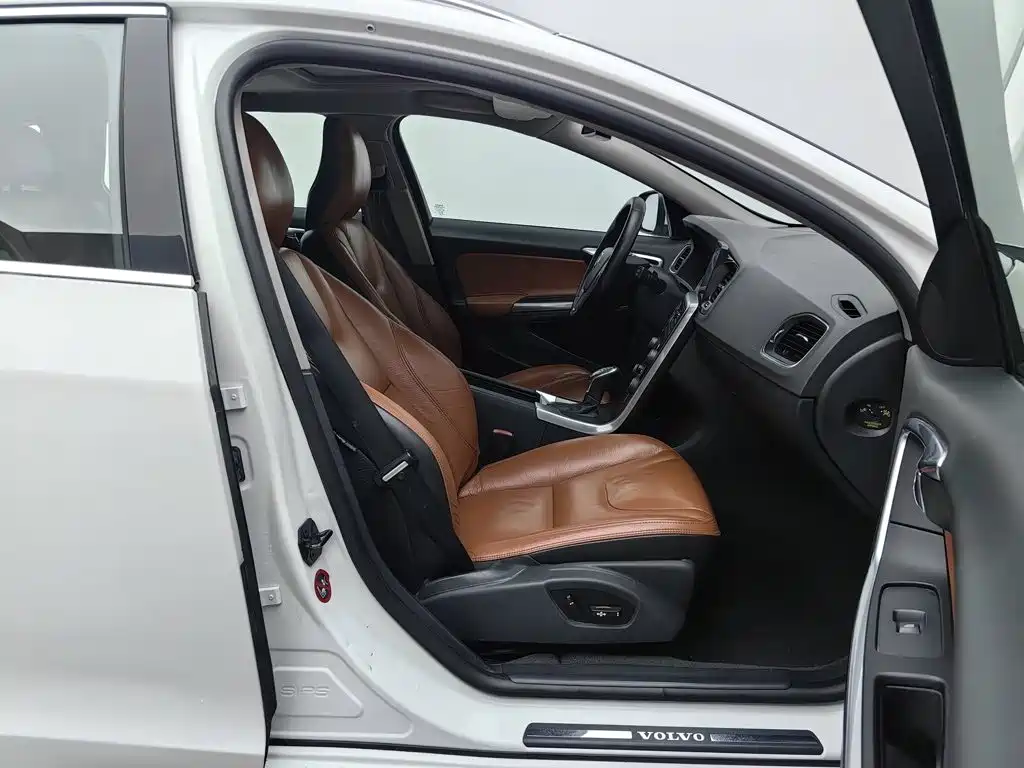 Volvo V60 — миниатюра 23