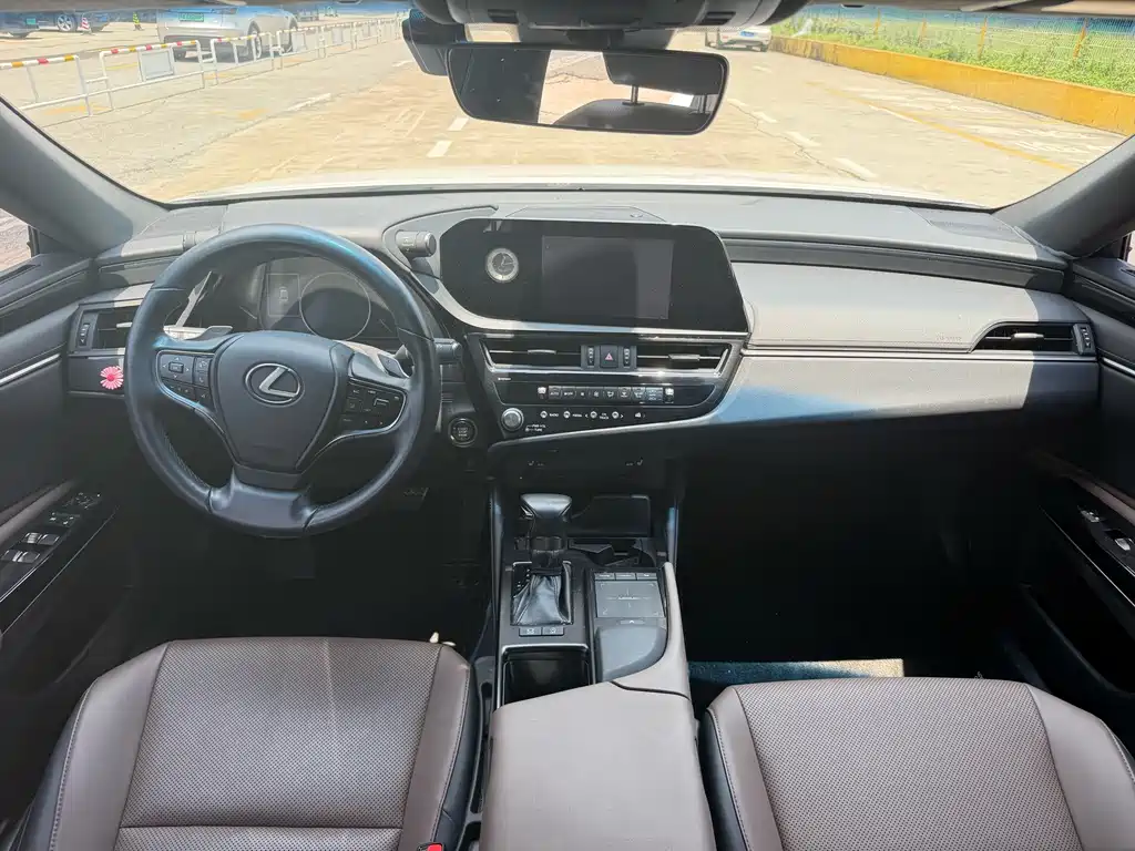 Lexus ES 2022 200