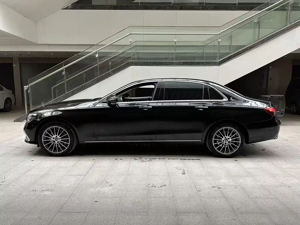 Mercedes-Benz E-Class — миниатюра 5