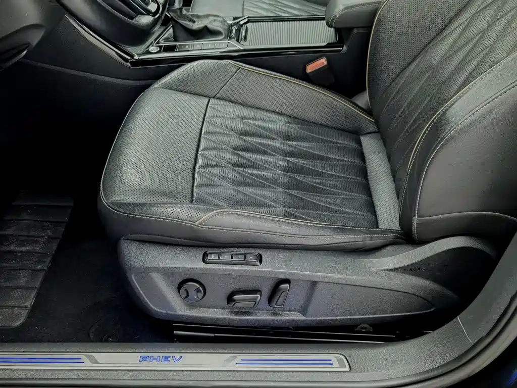 Volkswagen Passat PHEV — миниатюра 20
