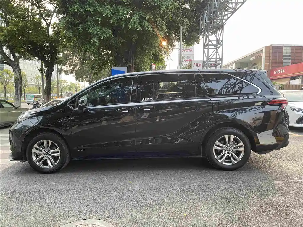 Toyota Sienna — миниатюра 4