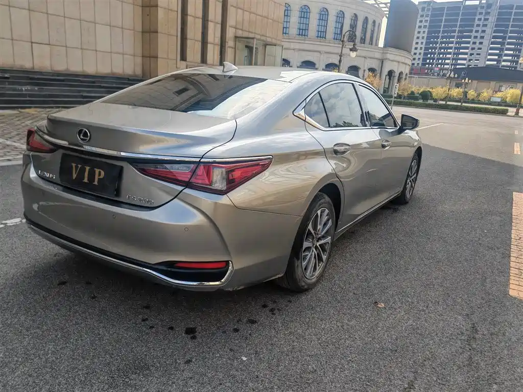 Lexus ES — миниатюра 17