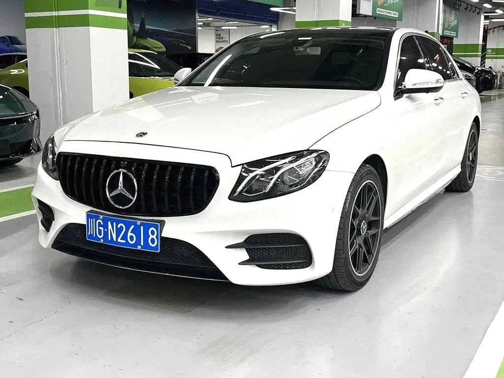 Mercedes-Benz E-Class — фото 1