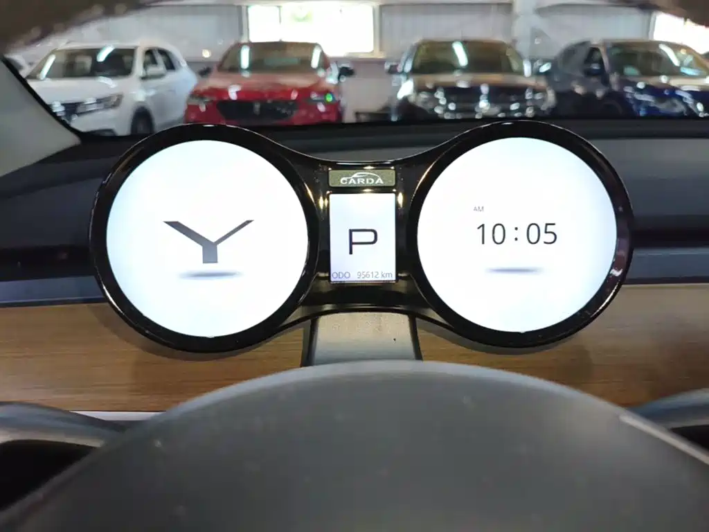 Tesla Model Y — миниатюра 12