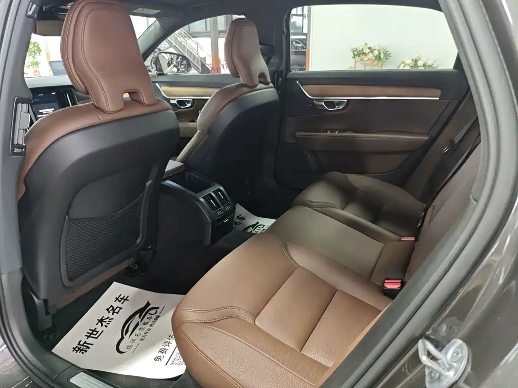 Volvo S90 — миниатюра 6