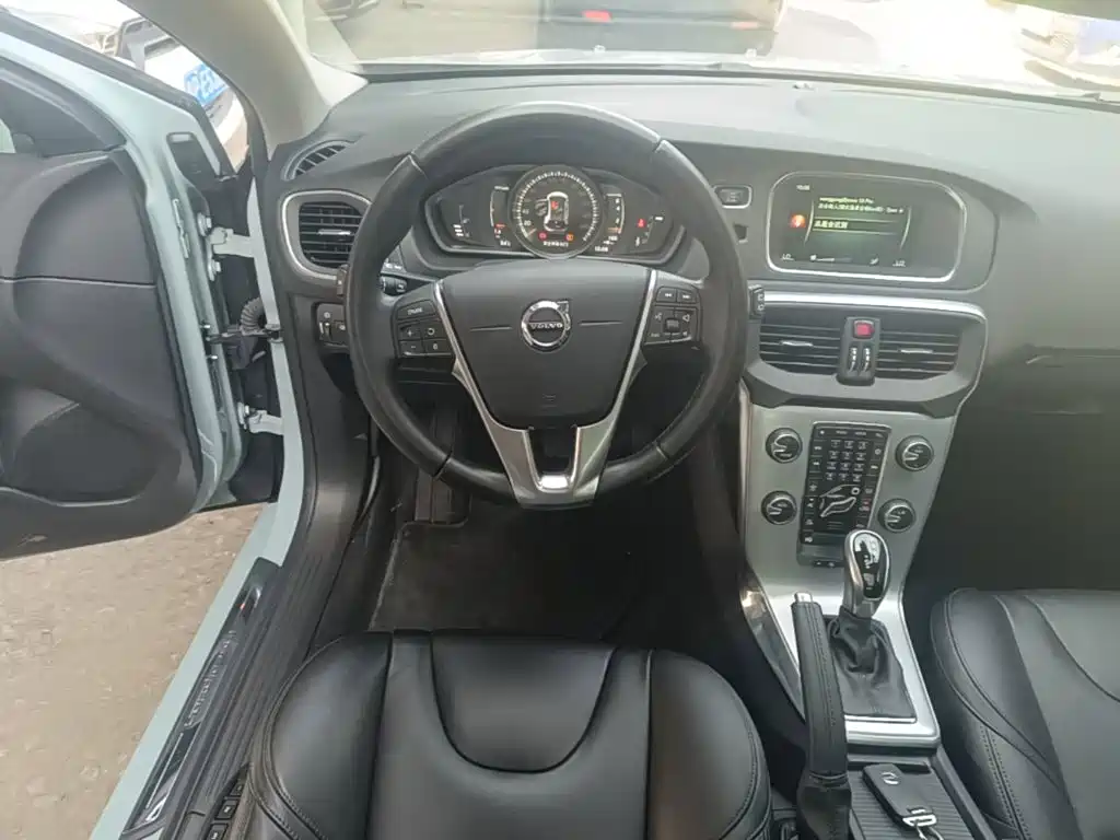 Volvo V40 — миниатюра 11