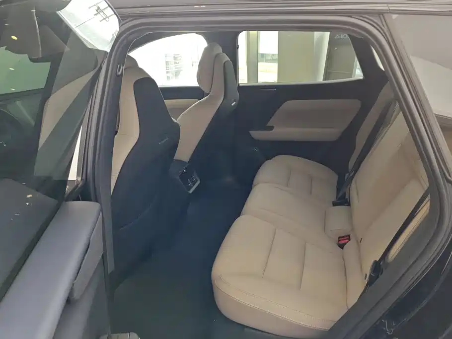 Volvo XC70 PHEV — миниатюра 11