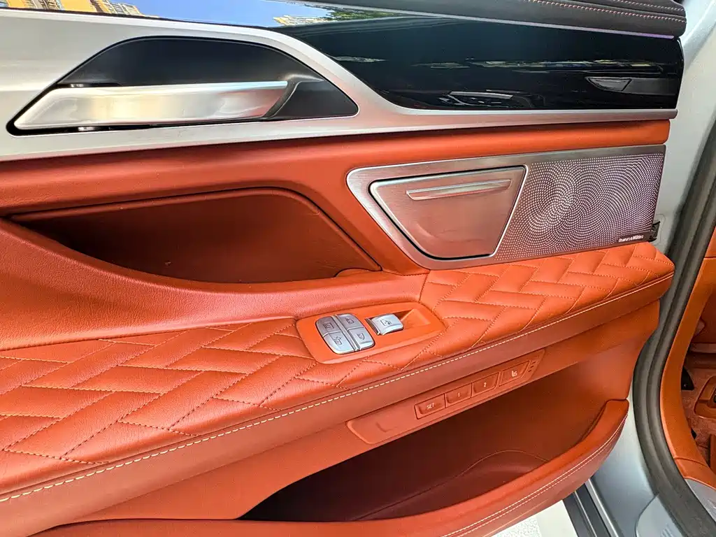 BMW 7 Series — миниатюра 12