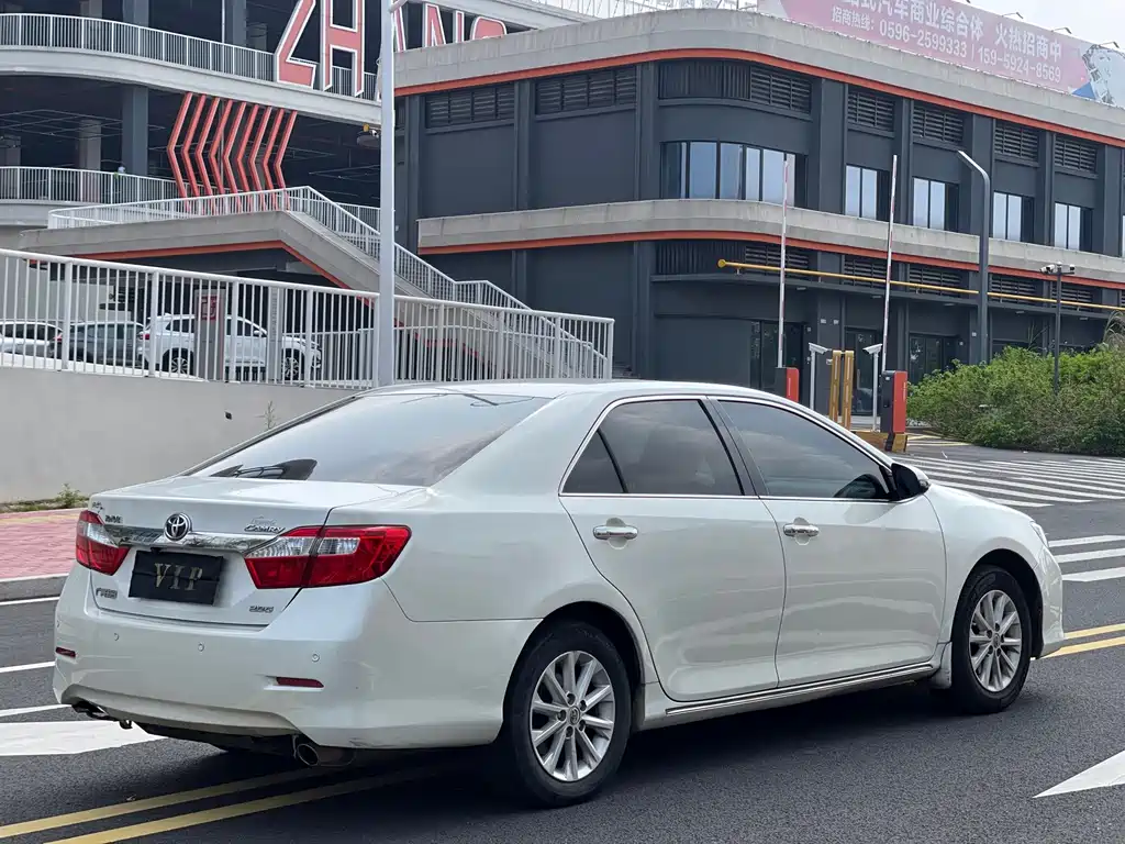 Toyota Camry — миниатюра 9