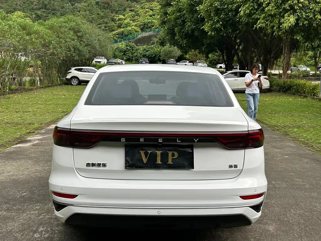Geely Emgrand — миниатюра 9