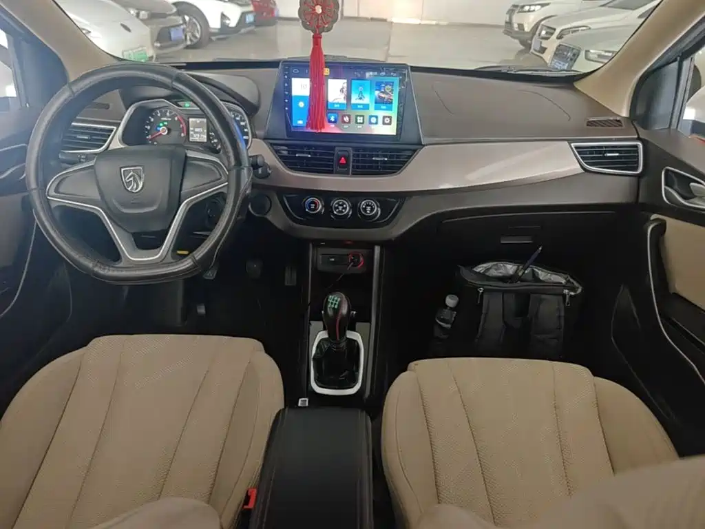 Baojun 310W — миниатюра 10