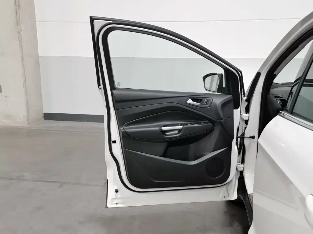 Ford Kuga — миниатюра 8