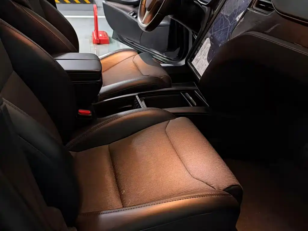Tesla Model S — миниатюра 7