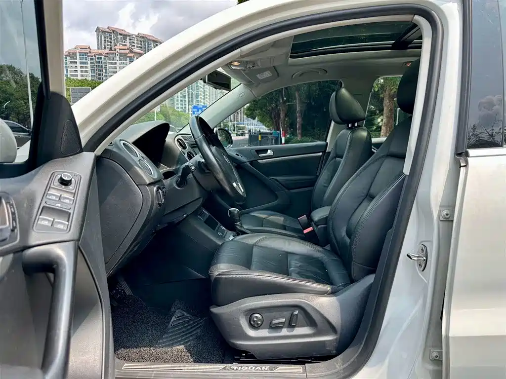 Volkswagen Tiguan 2015 1.8TSI AT Luxury