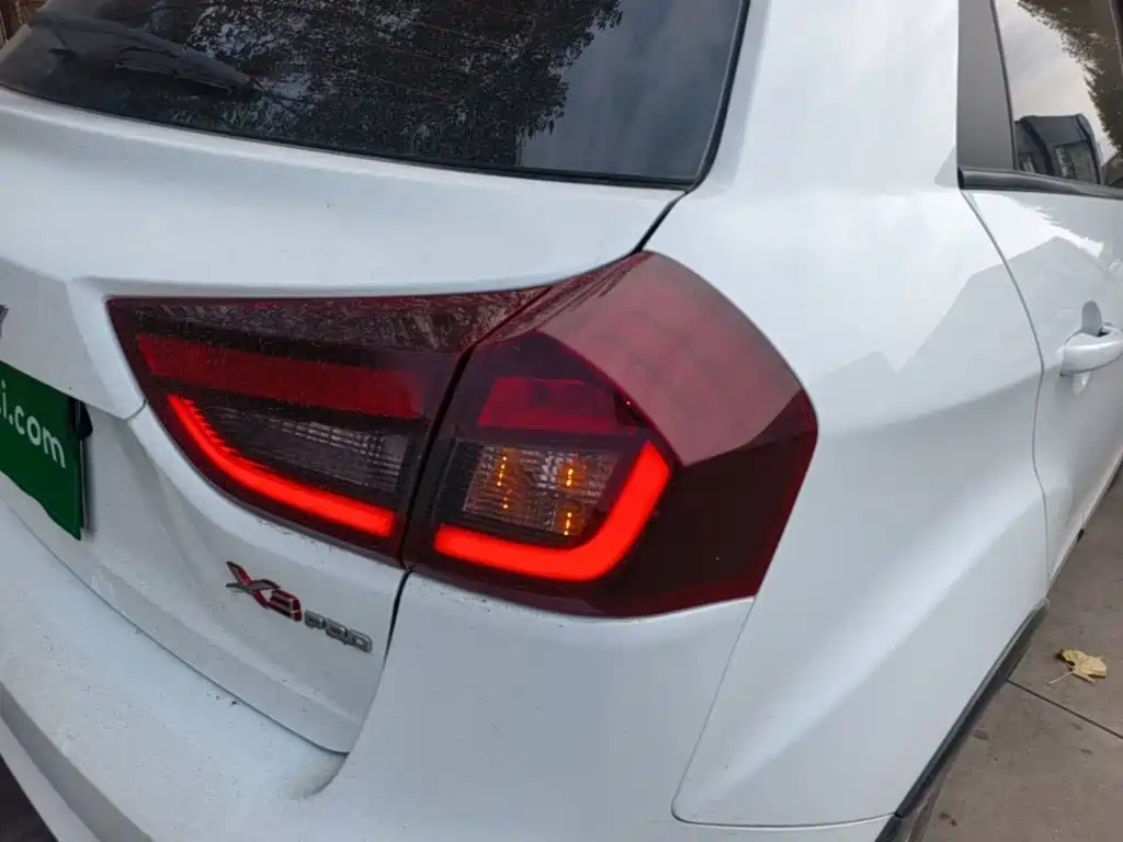 Geely Vision X3 — миниатюра 8