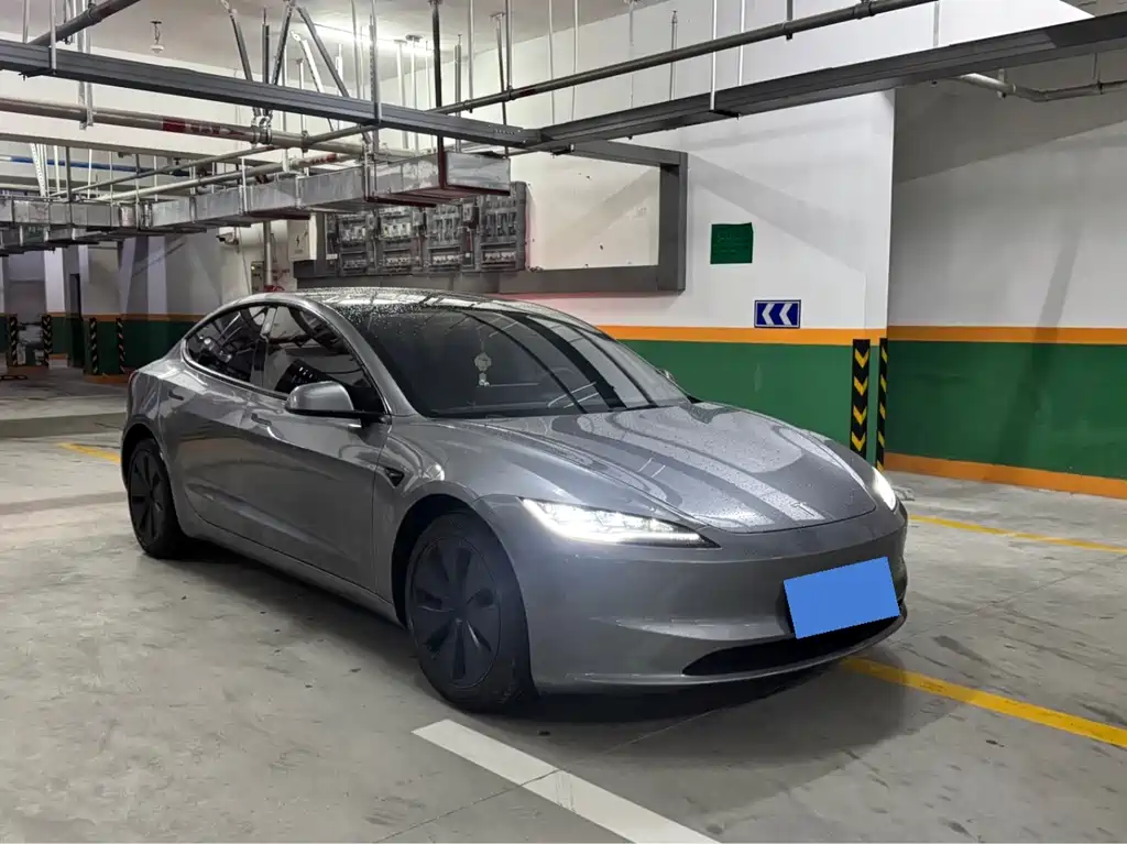 Tesla Model 3 — миниатюра 3