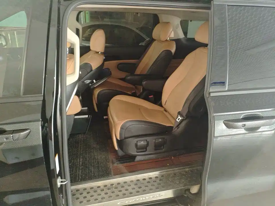 Kia Carnival — миниатюра 4