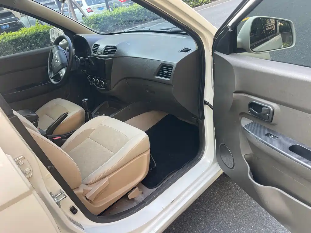 Wuling Hongguang — миниатюра 6
