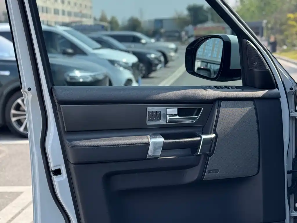 Land Rover Discovery — миниатюра 18