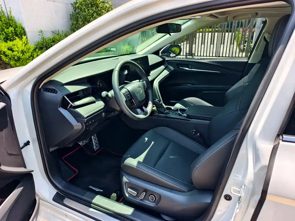 Toyota Camry 2026 2.0HSE Sport Lite