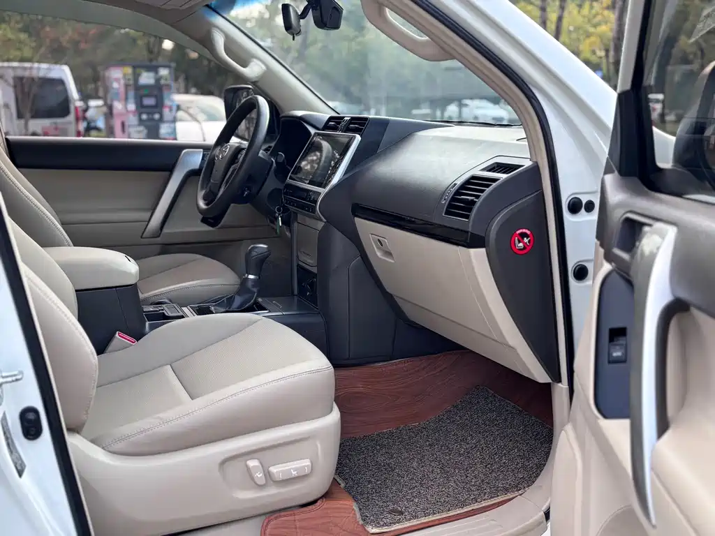 Toyota Land Cruiser Prado 2018 2.7L AT