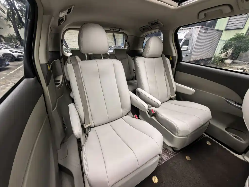 Toyota Previa — миниатюра 16