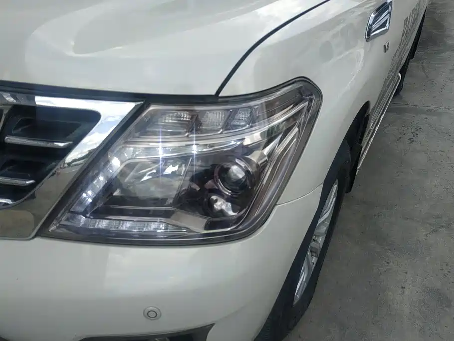 Nissan Patrol — миниатюра 5