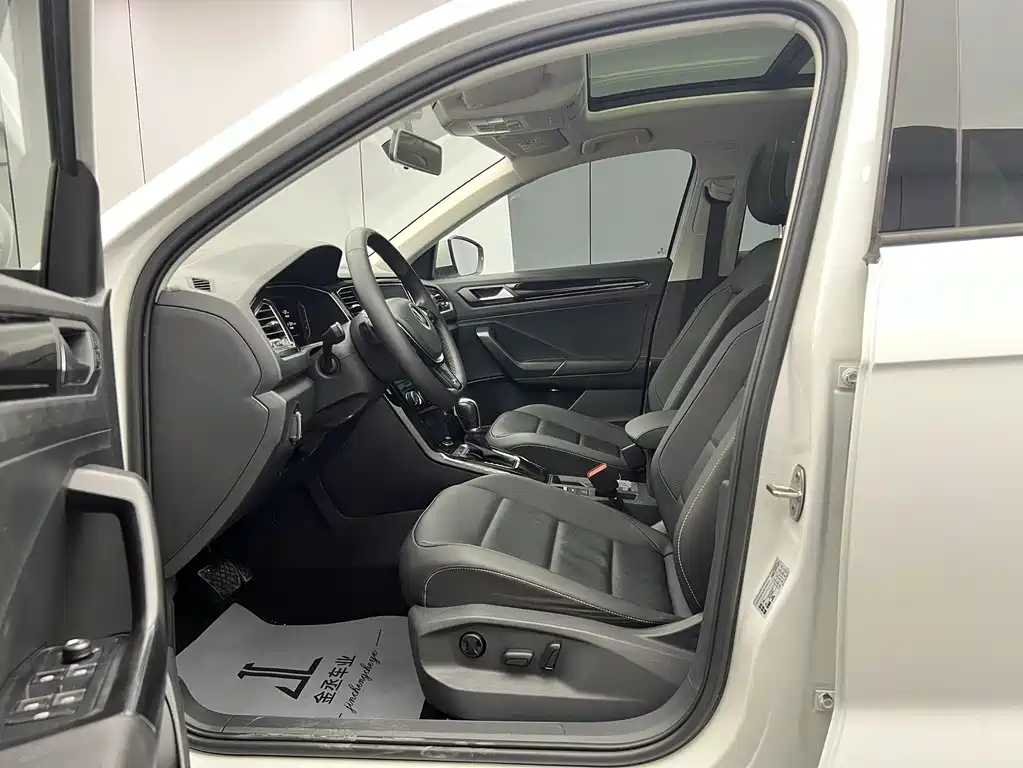 Volkswagen T-Roc 2022 280TSI DSG PLUS