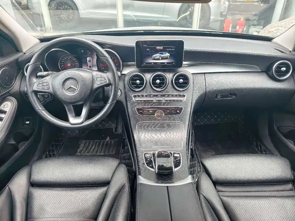 Mercedes-Benz C-Class — миниатюра 11
