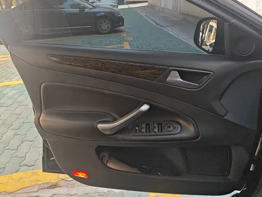 Ford Mondeo — миниатюра 7