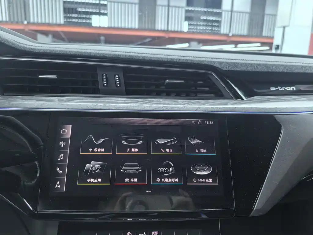 Audi e-tron (Import) — миниатюра 7