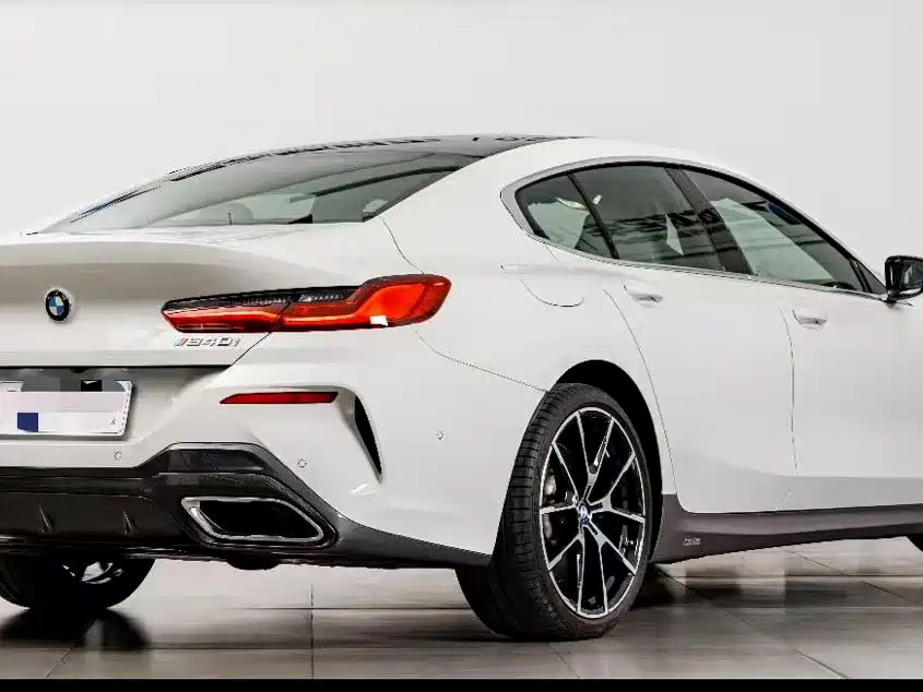 BMW 8 Series — миниатюра 3