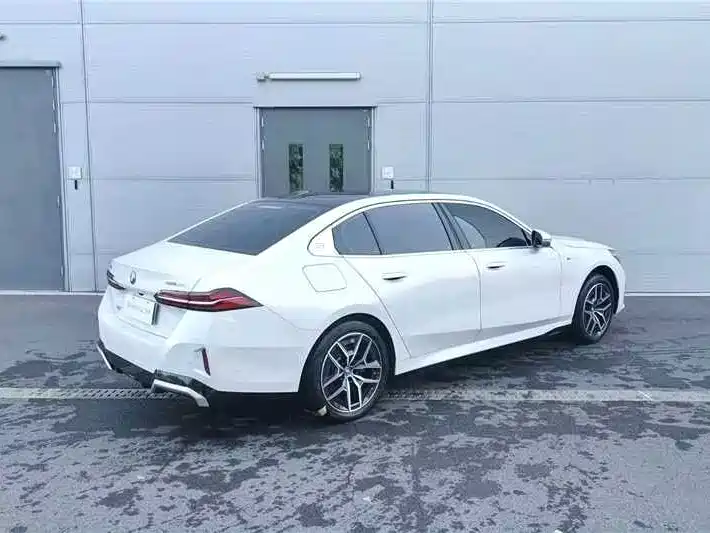 BMW i5 — миниатюра 5