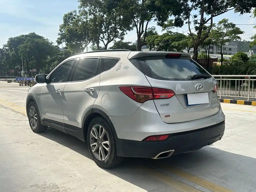 Hyundai Santa Fe 2013 2.4L AT Luxury