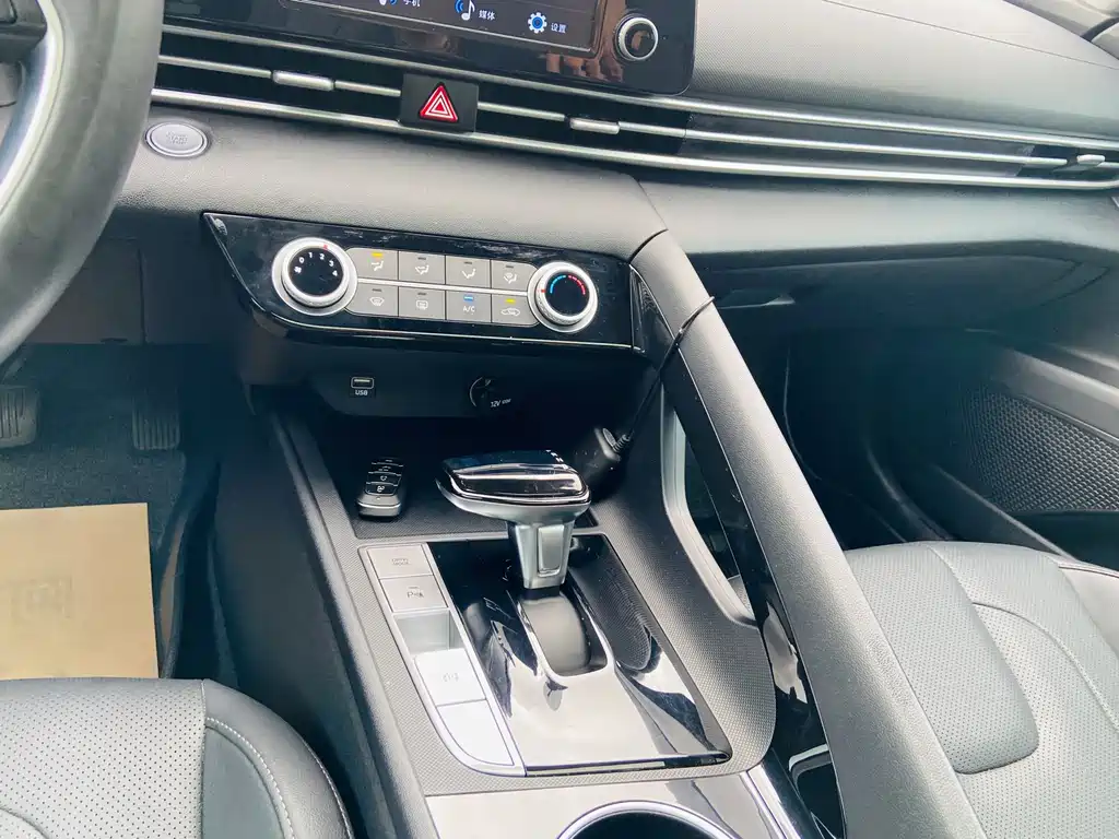 Hyundai Elantra — миниатюра 16