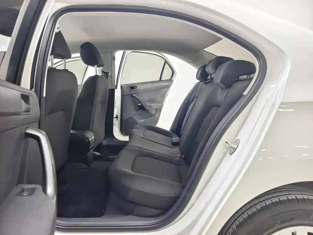 Volkswagen Santana — миниатюра 12
