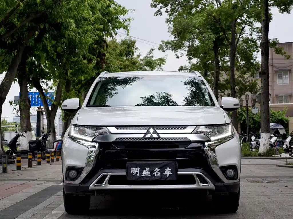 Mitsubishi Outlander — миниатюра 2