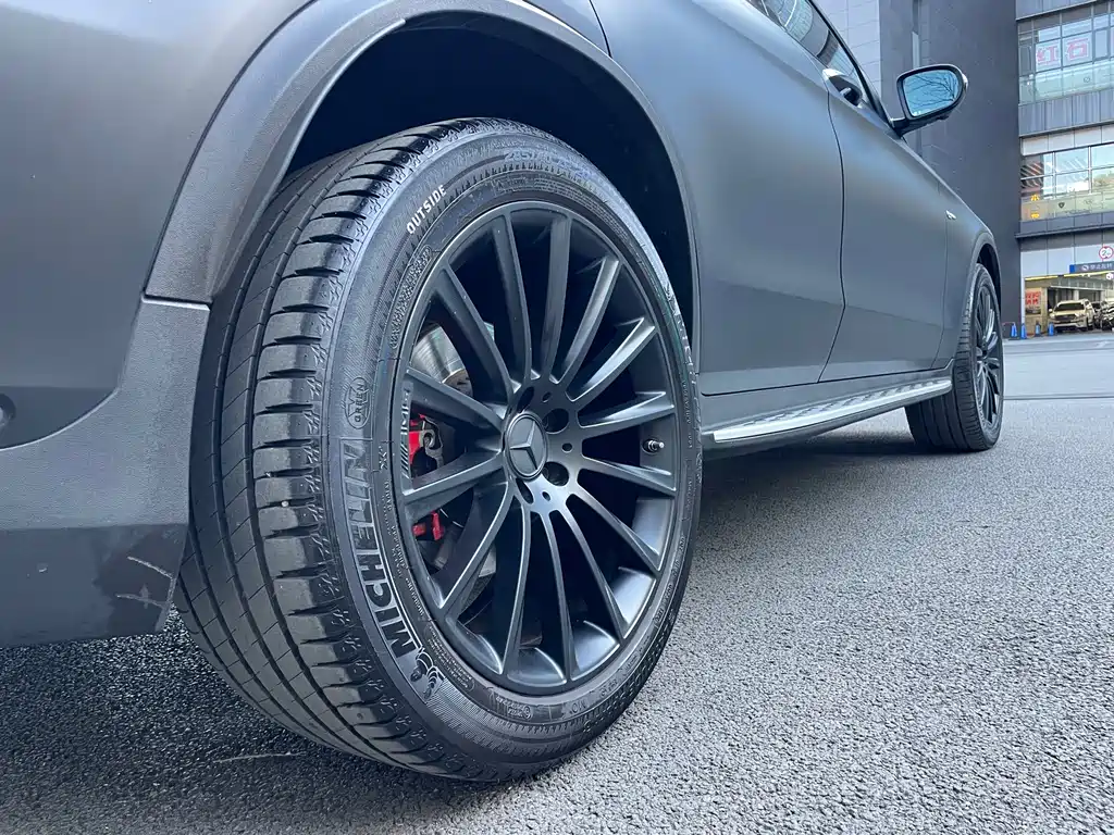 MERCEDES-BENZ GLC AMG