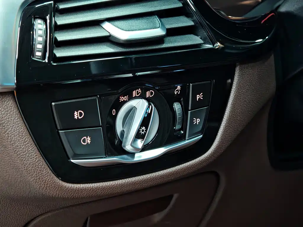 BMW 5 Series — миниатюра 21